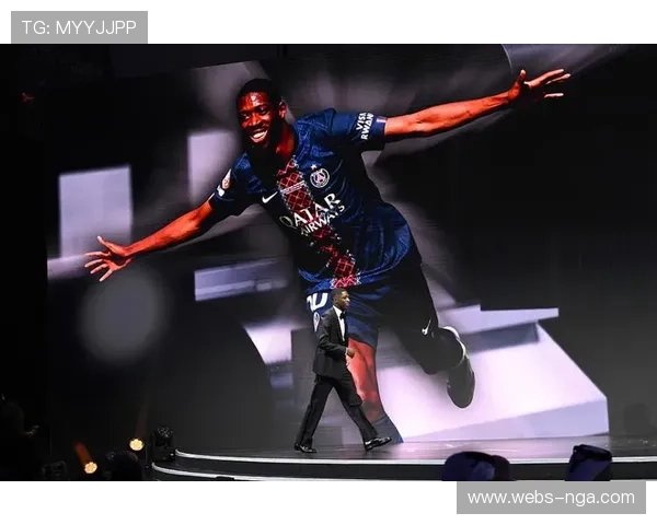 登贝莱首回合伤退腿部不适，巴黎圣日耳曼边路深度受考验